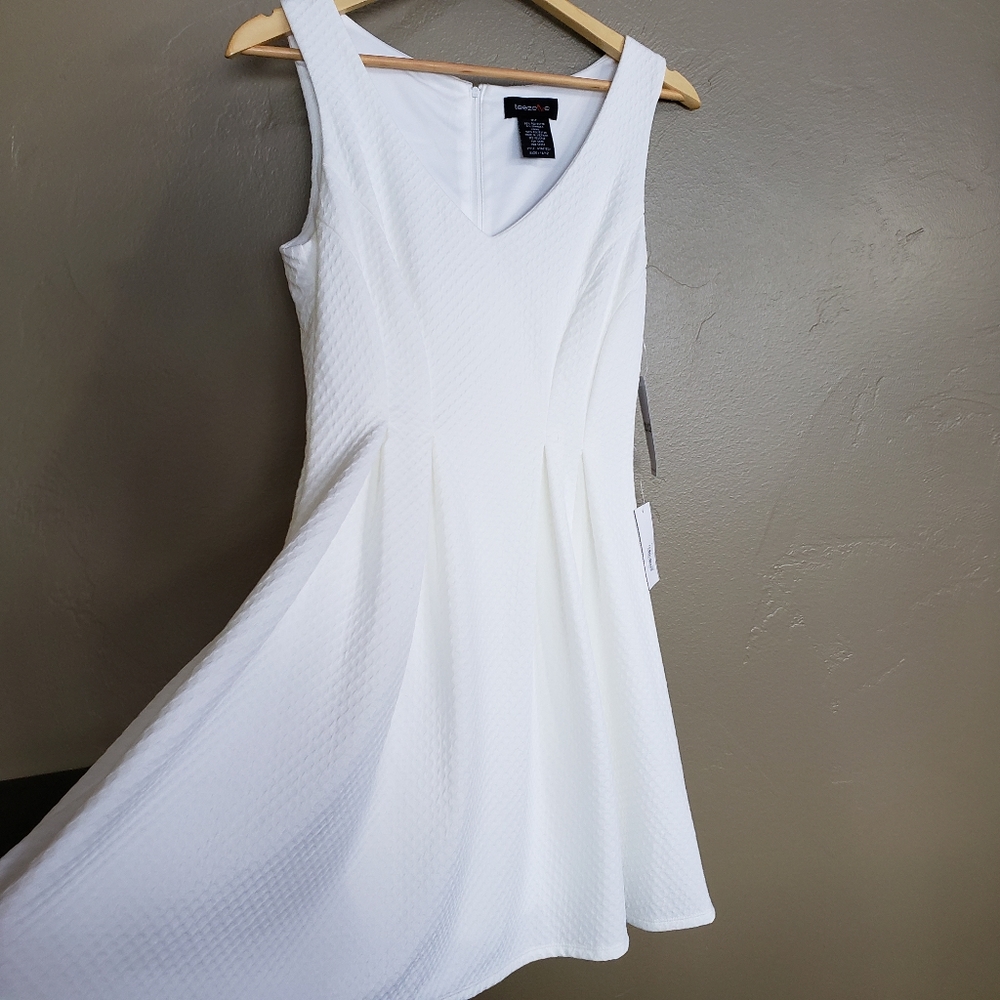 NWT Teeze Me White Skater Mini Dress V-Neck - Picture 7 of 13